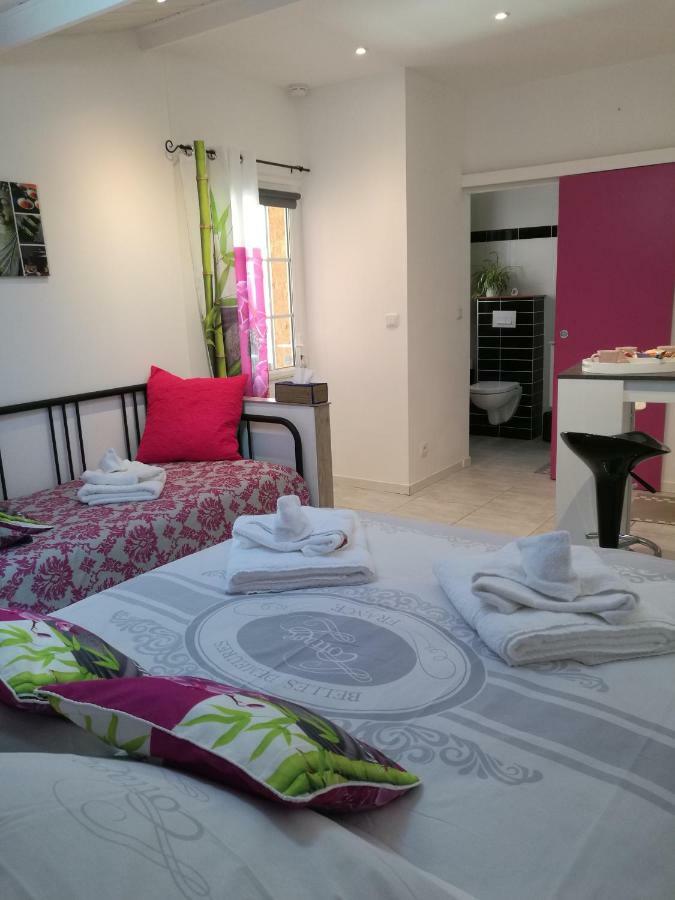 2 logements séparés indépendants jusqu'à 5 personnes, piscine chauffée à 3 min du Puy du Fou Les Epesses Les Épesses Exterior foto