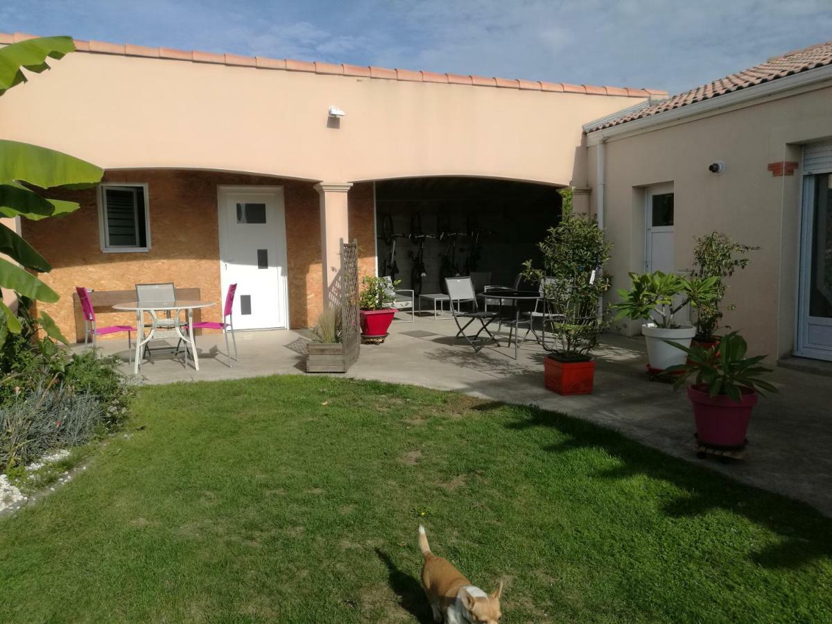 2 logements séparés indépendants jusqu'à 5 personnes, piscine chauffée à 3 min du Puy du Fou Les Epesses Les Épesses Exterior foto
