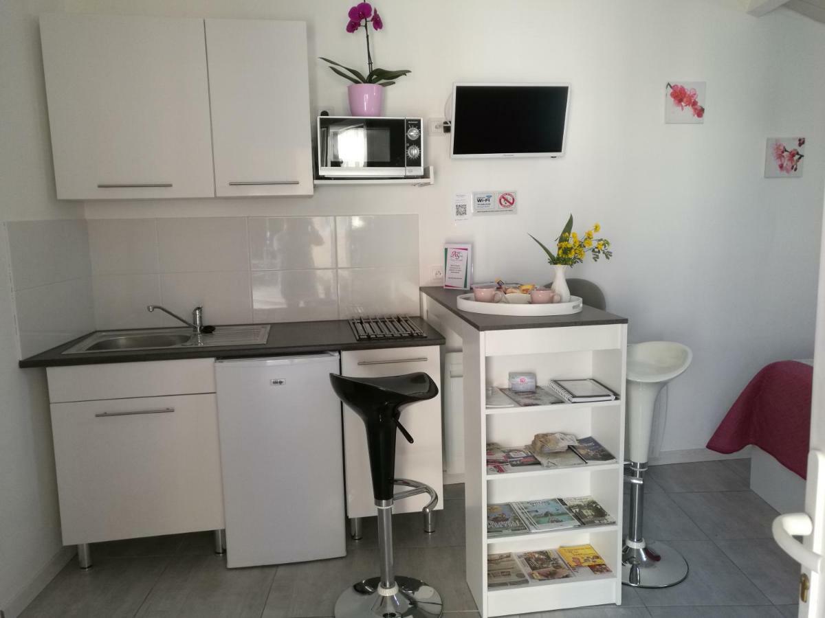 2 logements séparés indépendants jusqu'à 5 personnes, piscine chauffée à 3 min du Puy du Fou Les Epesses Les Épesses Exterior foto